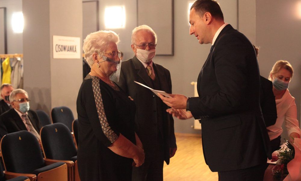 Burmistrz Nałęczowa wręczył odznaczenia za „Długoletnie Pożycie Małżeńskie”